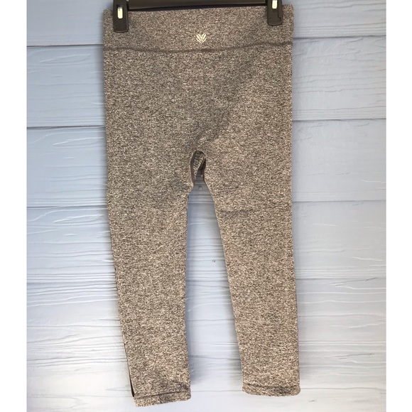 Striped Capri Active Leggings - Picture 2 of 5